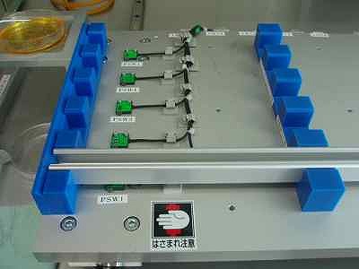 自動ボンド塗布機を使用することで塗布ムラの改善