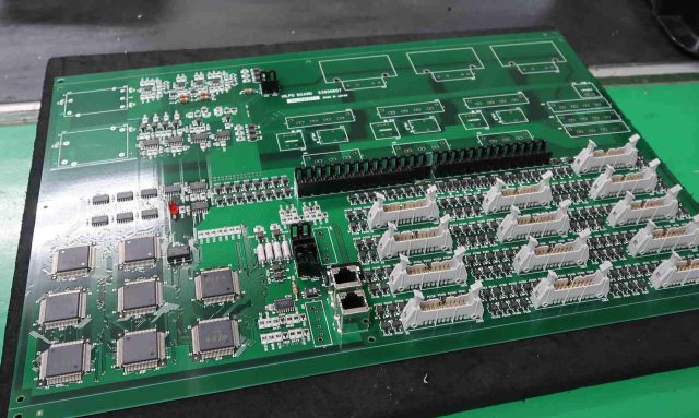 大型基板実装の課題を解決、QCDで顧客の予想を超える提案を実現