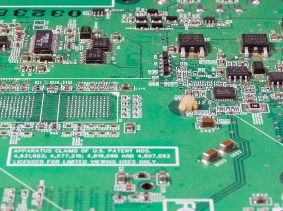 通信機器メーカー向け、ペン型バーコードスキャナー用基板実装、完成品組立