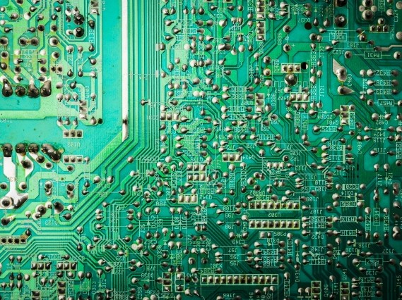 FA機器メーカー向け、ねじ式 アンプ内蔵形光電子センサ用基板実装、完成品組立