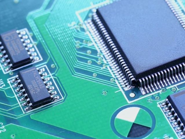 FA機器メーカー向け、ワイドエリアセンサ用基板実装、完成品組立