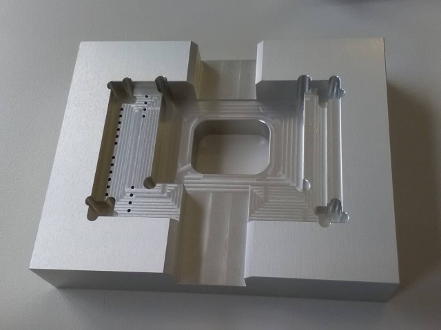 電子機器教材キットの外観品質を実現する組立治具開発事例 当社の提案