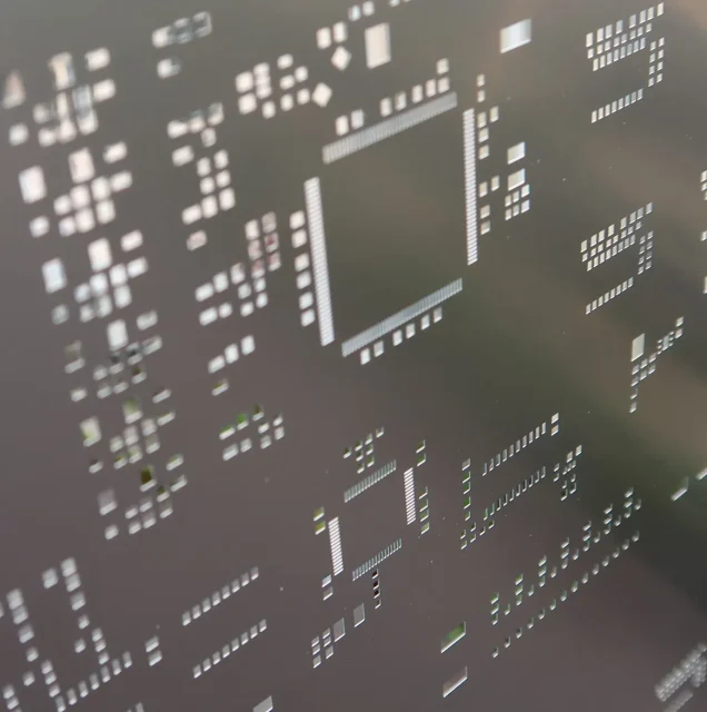 プリント基板の品質を左右するメタルマスク。使用時、保管時の注意点を紹介