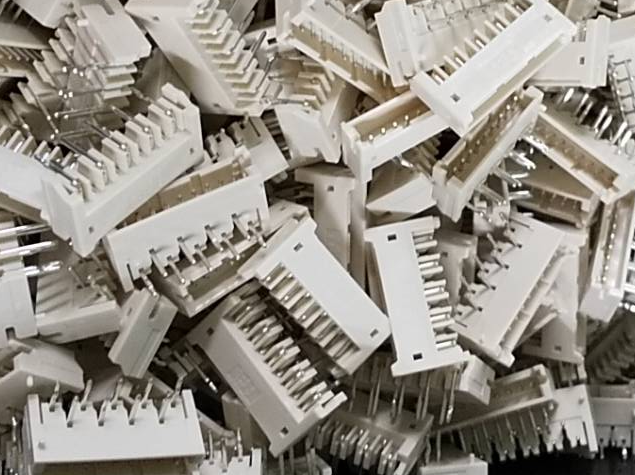 DIP部品をSMD化へと変更し、品質改善・組立コスト削減